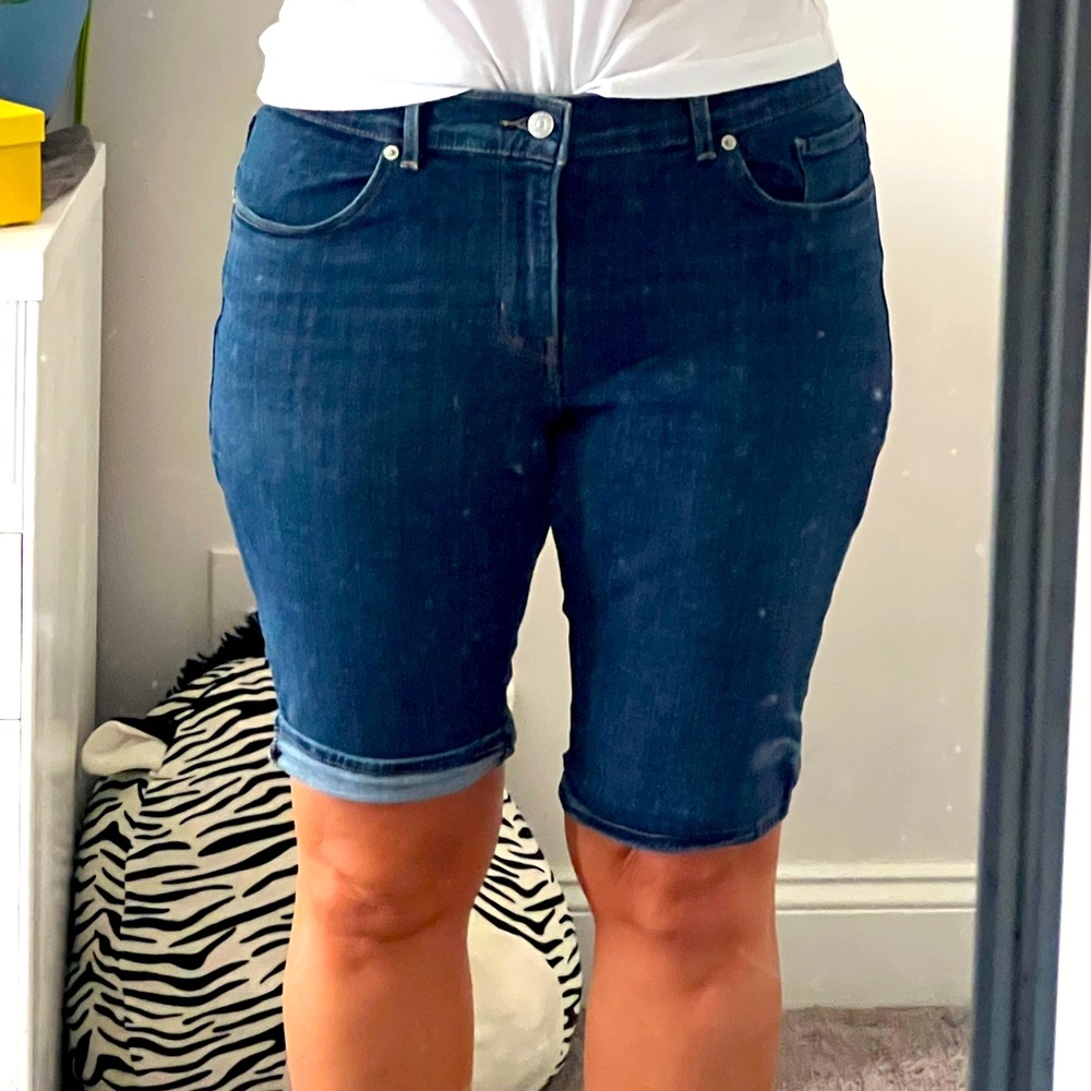 Levi’s women’s Bermuda shorts